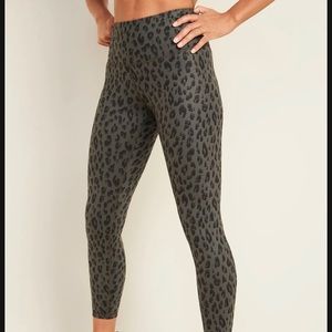 Old Navy Active Leopard Elevate Legging